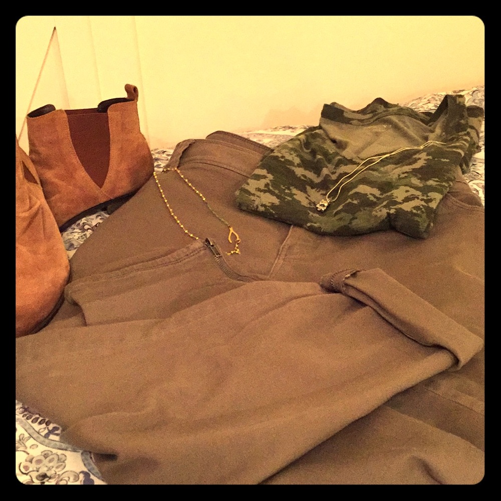 LANE BRYANT OLIVE JEANS w/ zipper ankles EUC